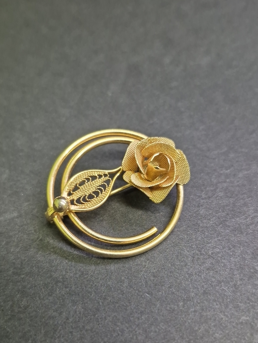 Sarah Coventry Gold Tone Rose Filigree Brooch - Elegant Women's Jewelry